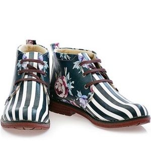 Neefs Black & White & navy booties NWOB!